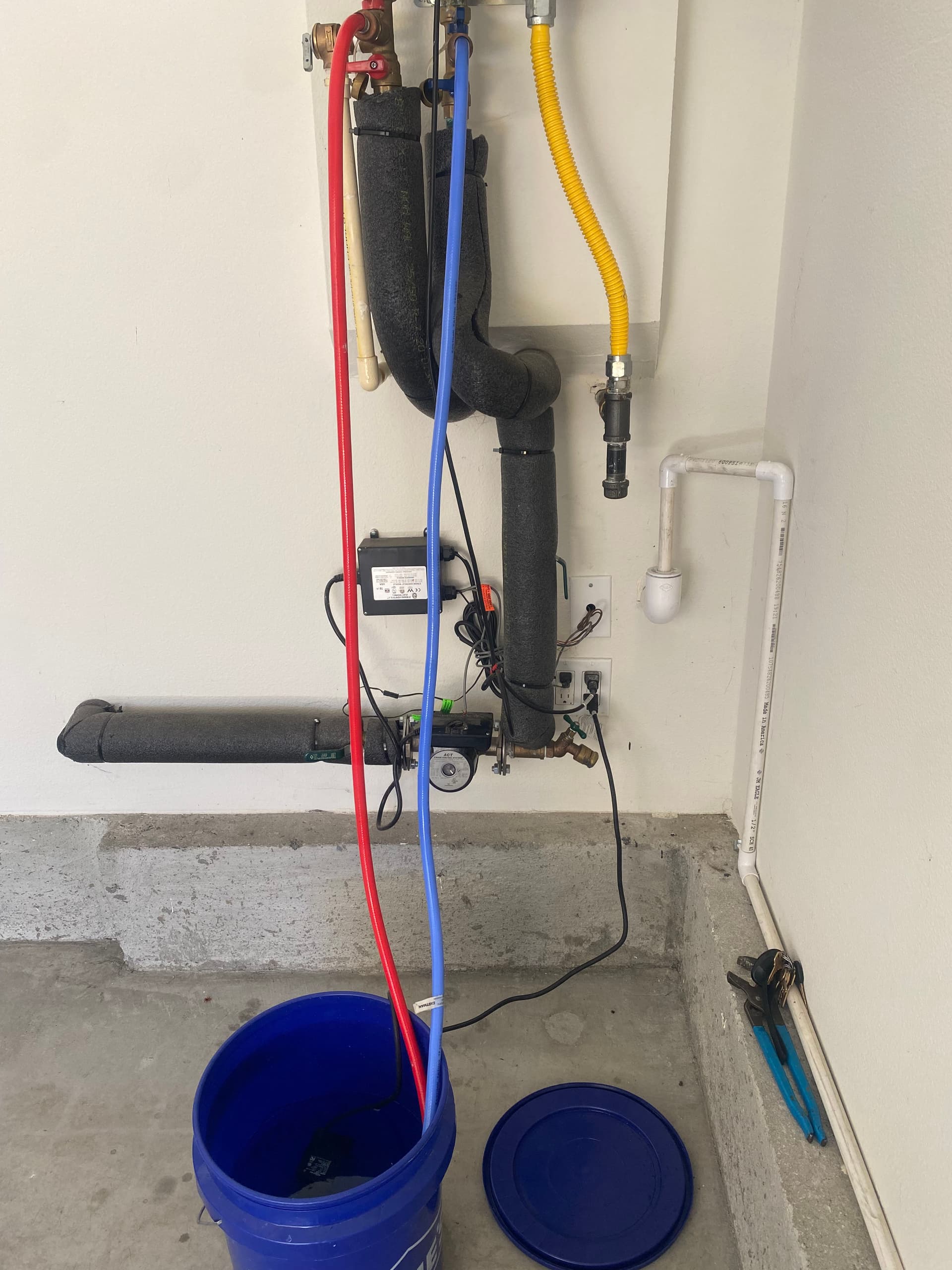 Professional Tankless Water Heater Maintenance in Altair Irvine image